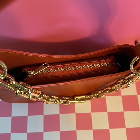 Italian Leather Deep Orange Crossbody Bag with Gold Chain. Excellent Condition. - Picture 3 of 10
